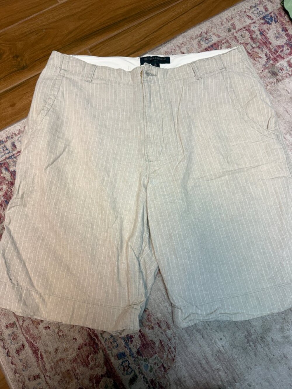 Banana Republic Men's Stripped Cream Khaki Shorts Size 36 In Great Shape!!